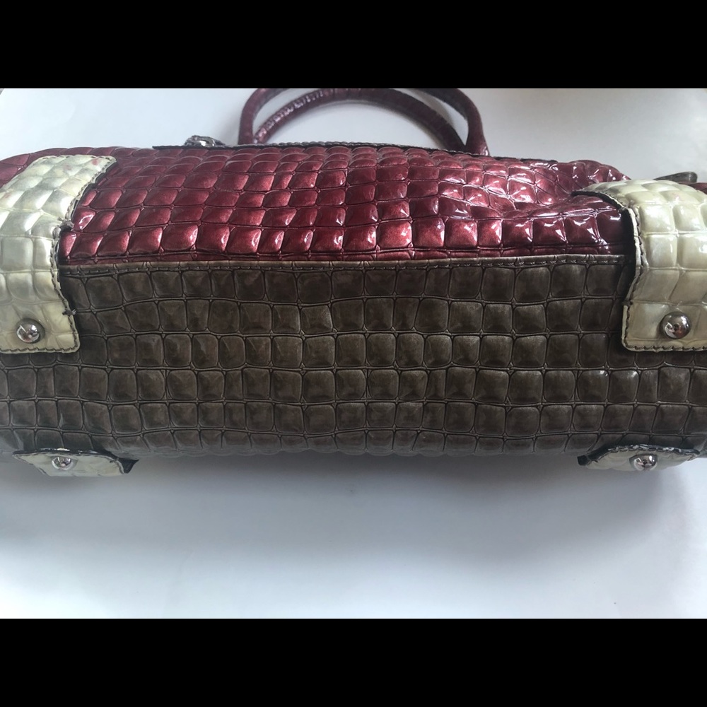 Guess Handbag - Picture 6 of 13